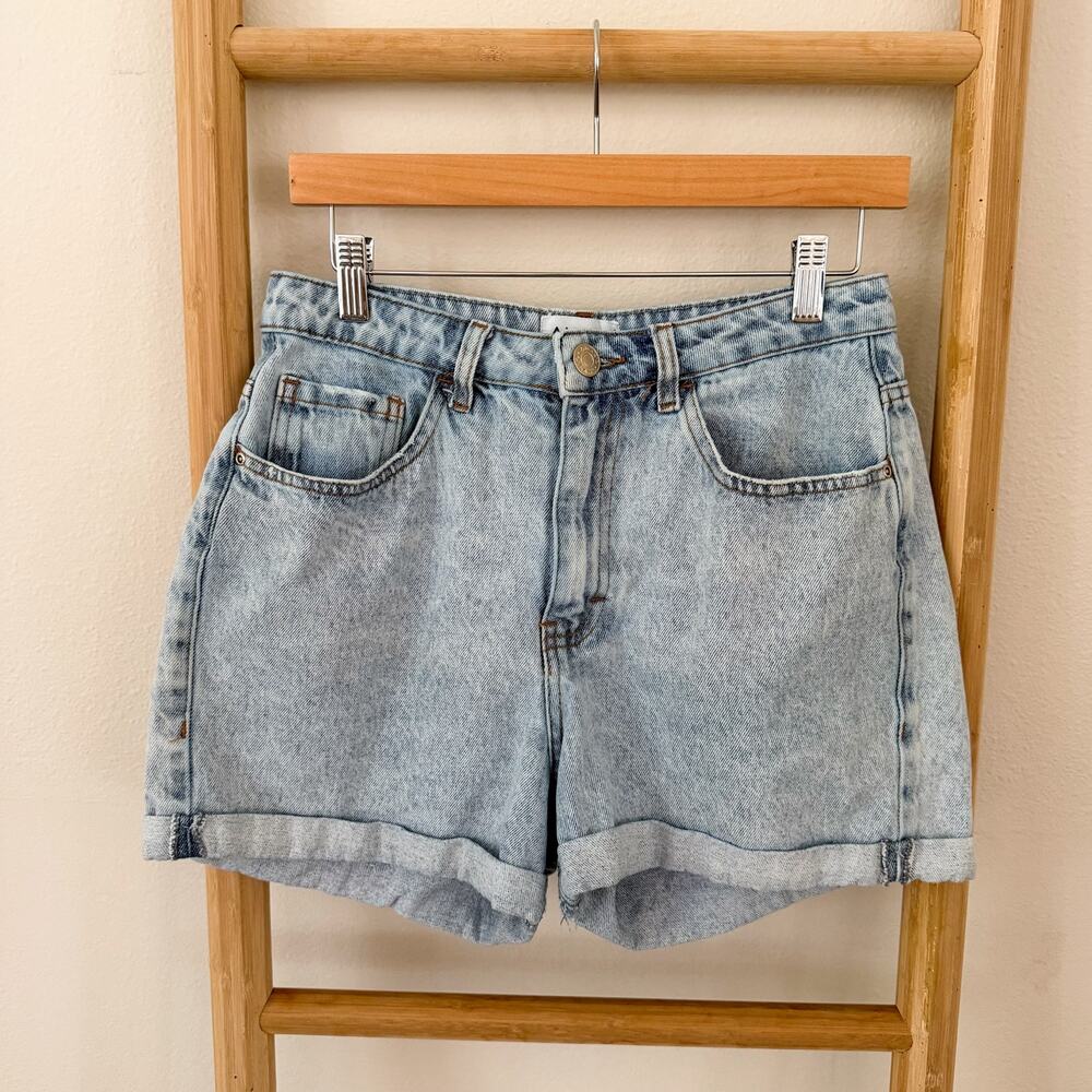 Amaro Denim High Rise Cuffed Jean Shorts Size 38 US 4 Light Wash Mom Shorts